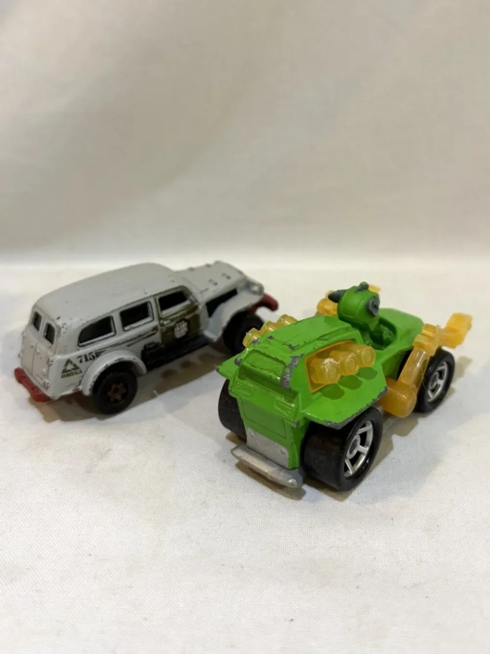 Set of 2 Miniature Vehicle Models Matchbox Jungle Crawler & Paw Patrol Mighty